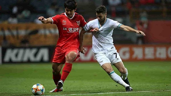 Soi kèo Jeju vs Gwangju lúc 17h30 ngày 11/7 - K League